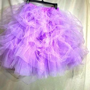 New skirt, tiered, ruffled, netting, mesh skirt, size medium